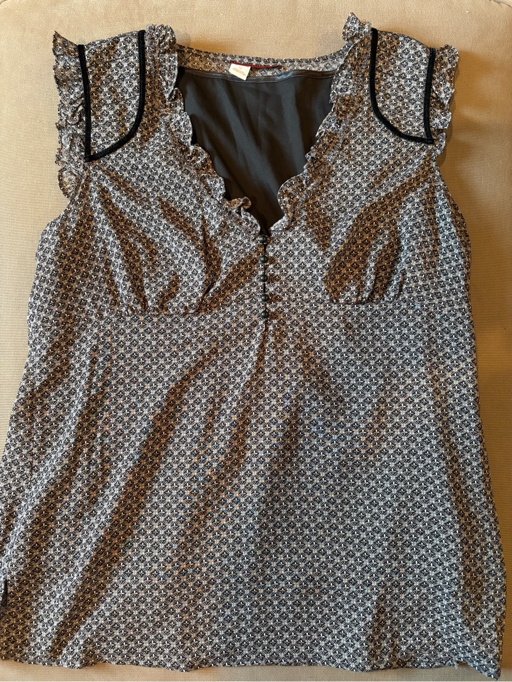 Sleeveless V-Neck Ruffle Blouse in Black and White